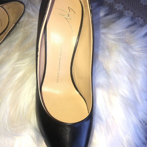 Shoes - Picture 4 of 5